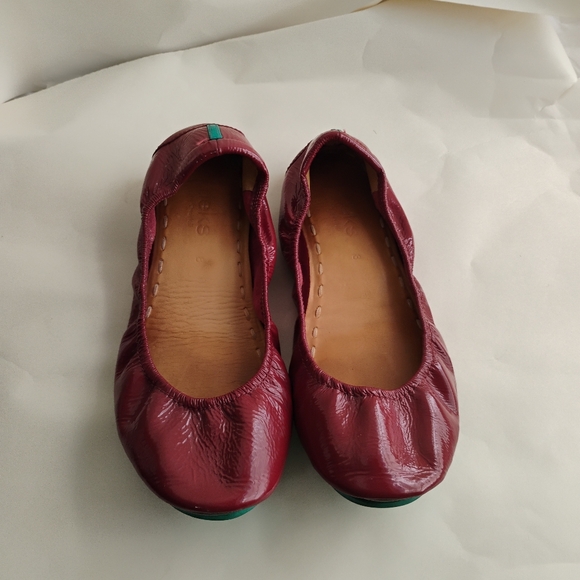 Tieks by Gavrieli Women's Size 8 Ruby Red patent Foldable Ballet Flats - Picture 1 of 15